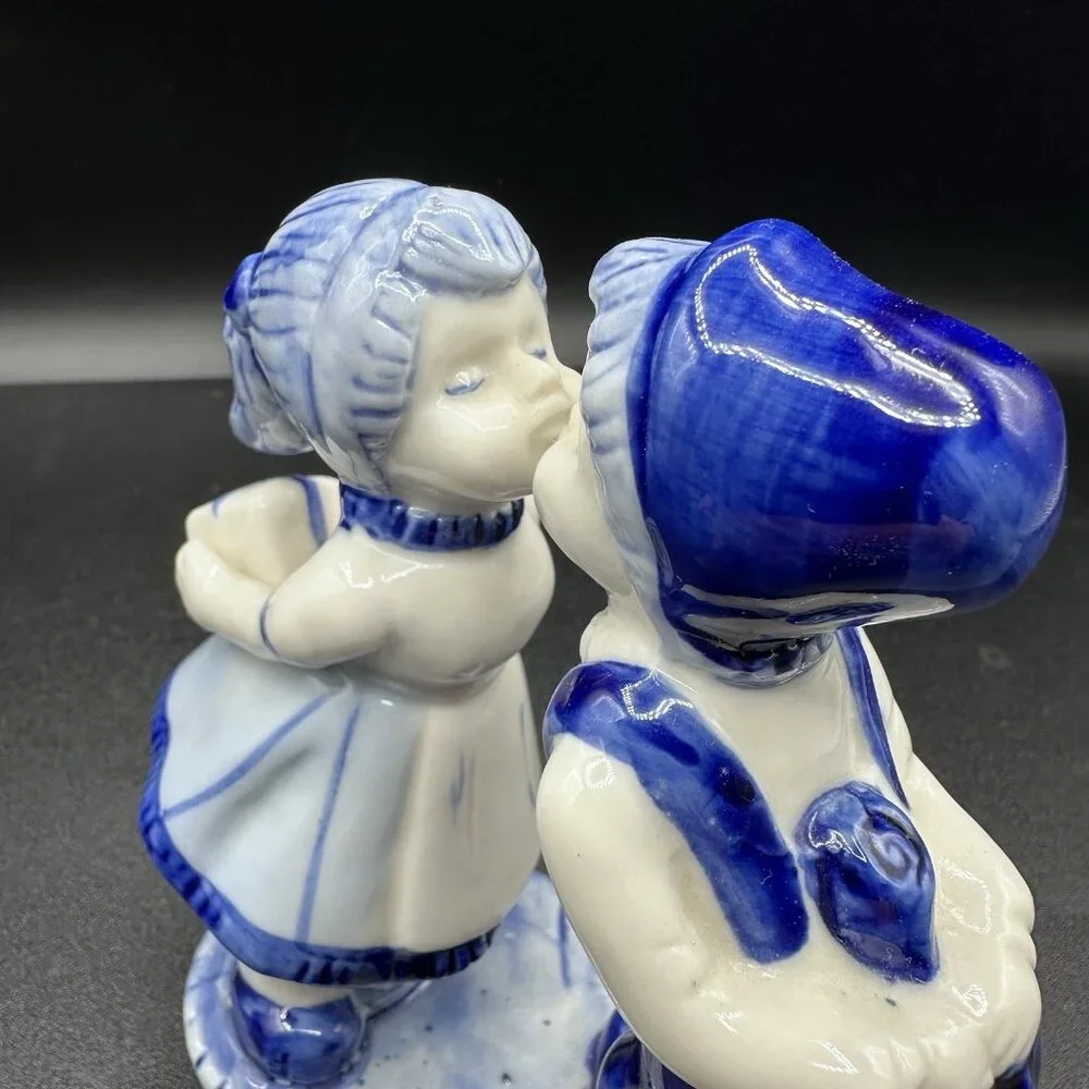 Vintage Delft Blue Kissing Dutch Couple Figurine 4.5